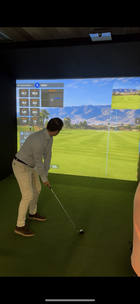 The Swingers Club | indoor virtual golf