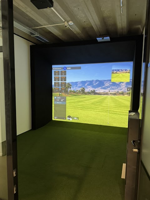 The Swingers Club | indoor virtual golf