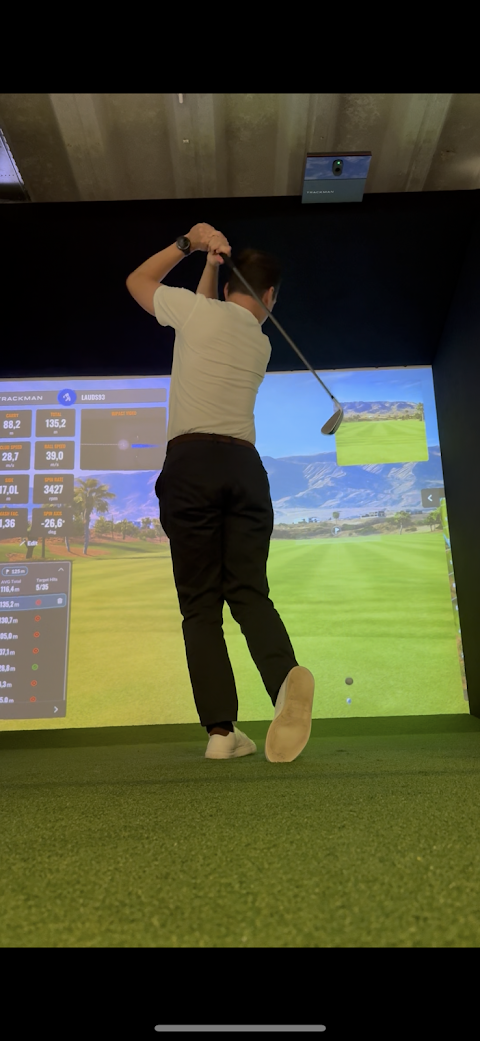 The Swingers Club | indoor virtual golf